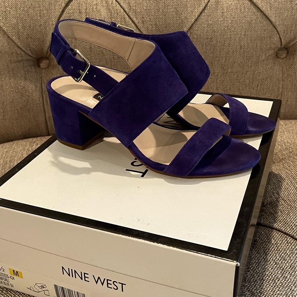 Nine West .. Ladies Blue Suede Shoes 💙